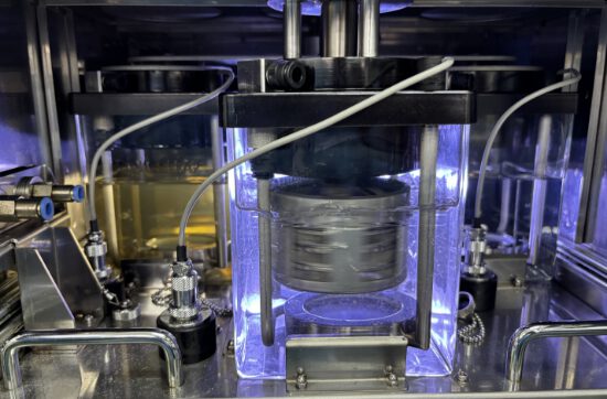 ムーブメントの洗浄の様子